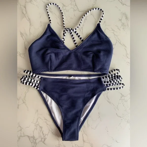 Cupshe Strappy Tied Bikini | Large - Picture 3 of 9